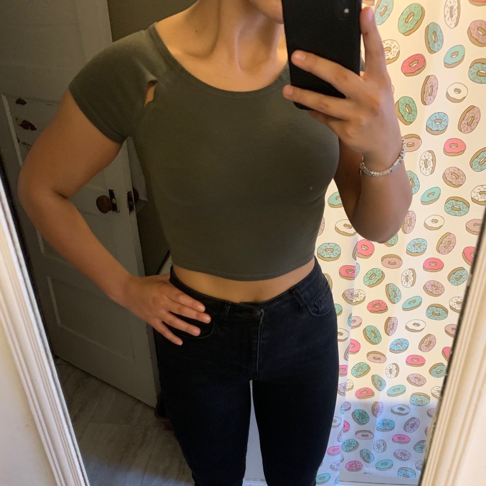 Olive Green shirt sleeve crop top